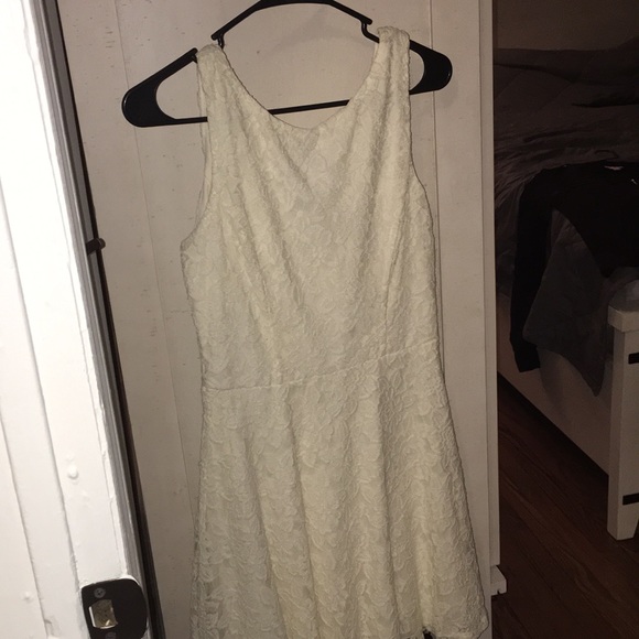 NWT White Lace Dress - Picture 2 of 3
